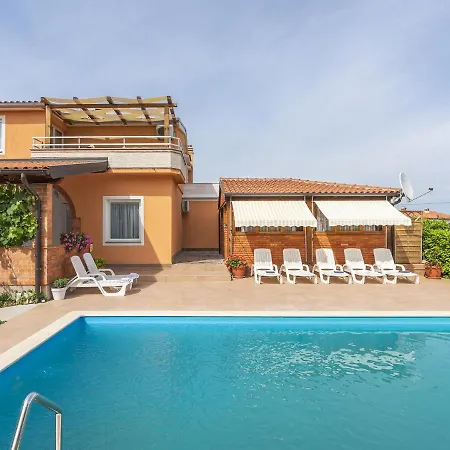 Stylish With Swimming Pool In Apartment Visnjan