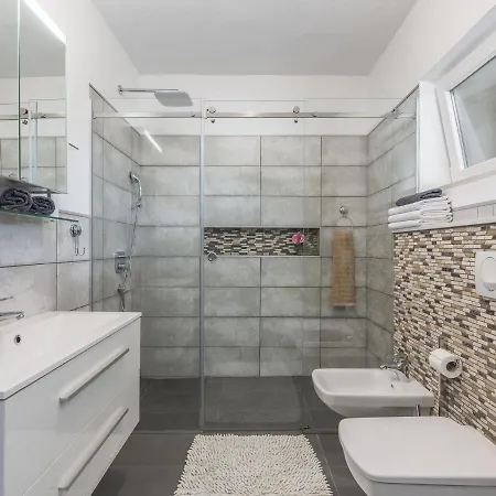 Stylish With Swimming Pool In Apartment Visnjan