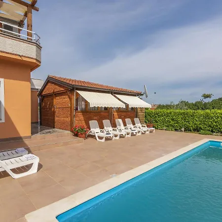 Stylish With Swimming Pool In Apartment Visnjan