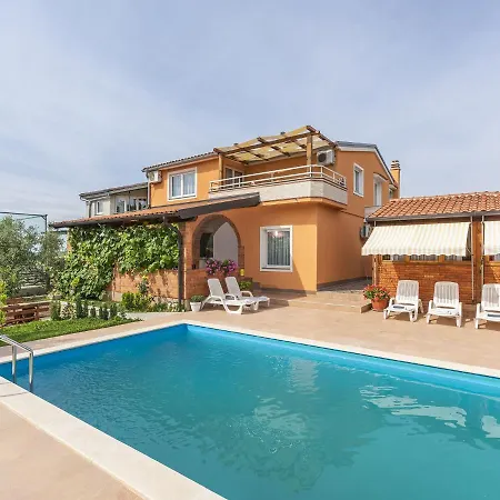 Stylish With Swimming Pool In Visnjan