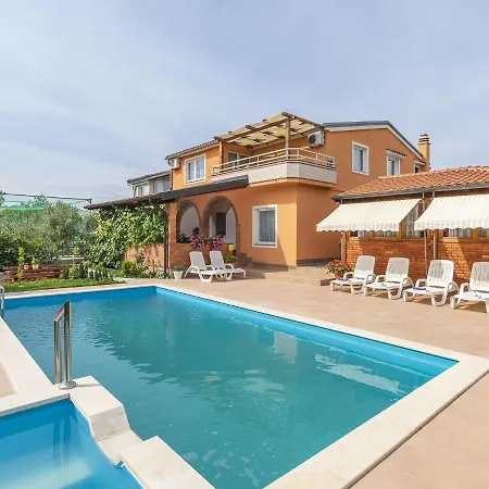 Stylish With Swimming Pool In Apartment *