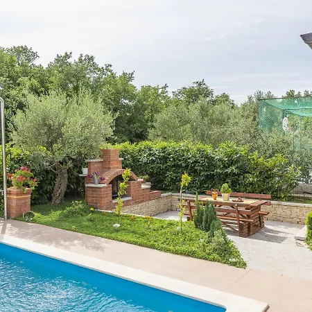 Apartment Stylish With Swimming Pool In Visnjan
